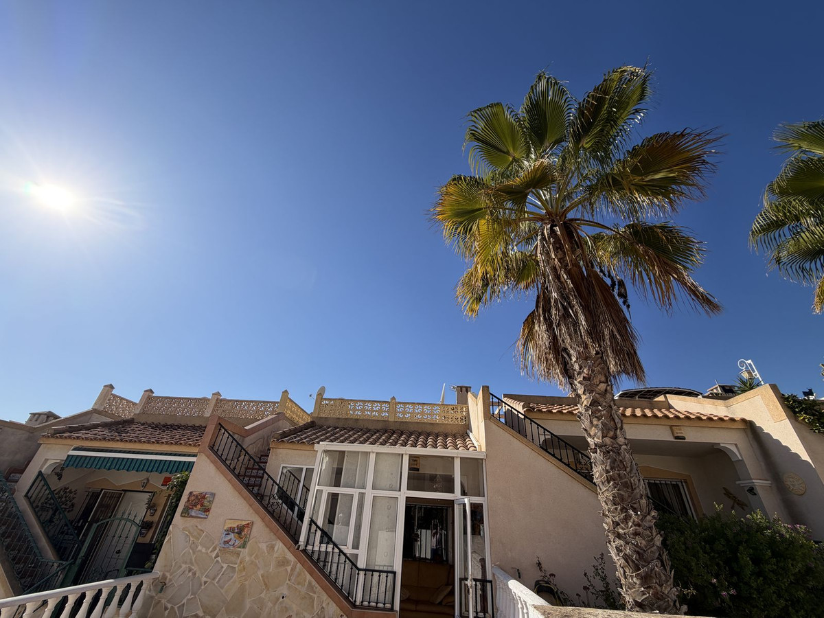 For sale - 2 Bedroom 1 Bathroom Townhouse in Villamartin - Orihuela Costa  - Alicante