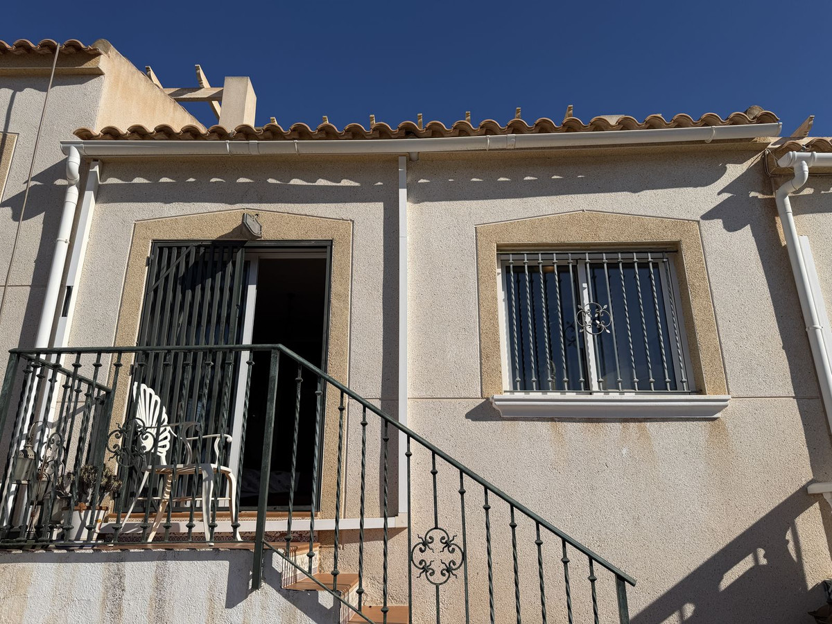 For sale - 2 Bedroom 1 Bathroom Townhouse in Villamartin - Orihuela Costa  - Alicante