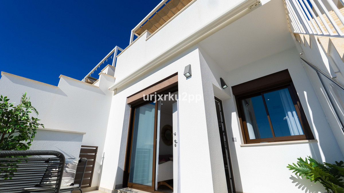 For sale - 3 Bedroom 2 Bathroom Apartment - Top Floor Apartment in Pilar de la Horadada - Torre de la Horadada  - Alicante