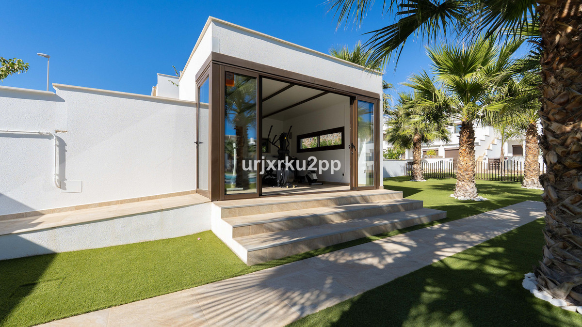 For sale - 3 Bedroom 2 Bathroom Apartment - Top Floor Apartment in Pilar de la Horadada - Torre de la Horadada  - Alicante