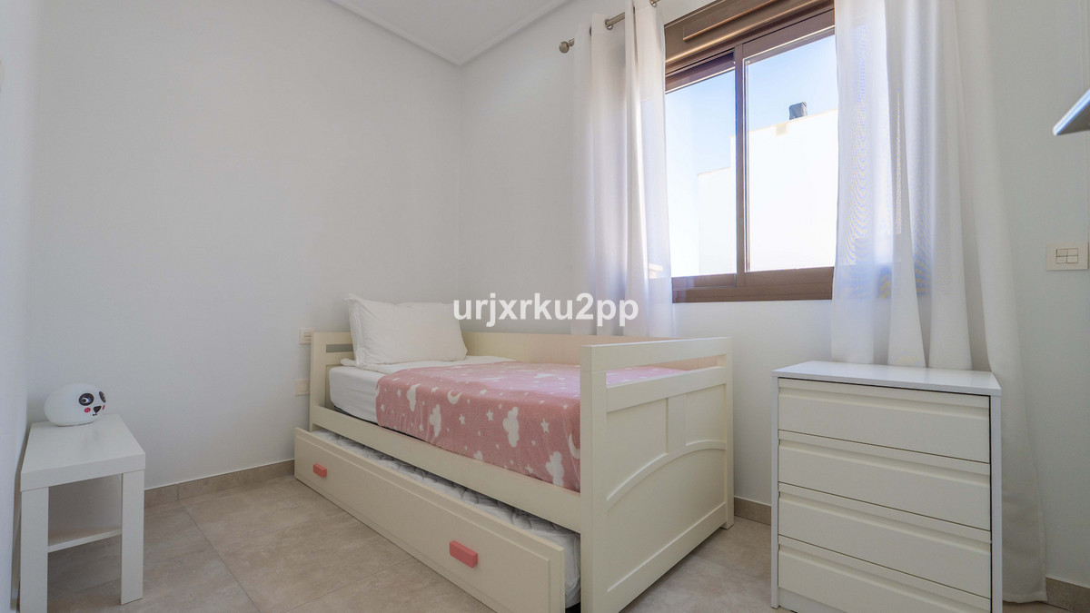 For sale - 3 Bedroom 2 Bathroom Apartment - Top Floor Apartment in Pilar de la Horadada - Torre de la Horadada  - Alicante