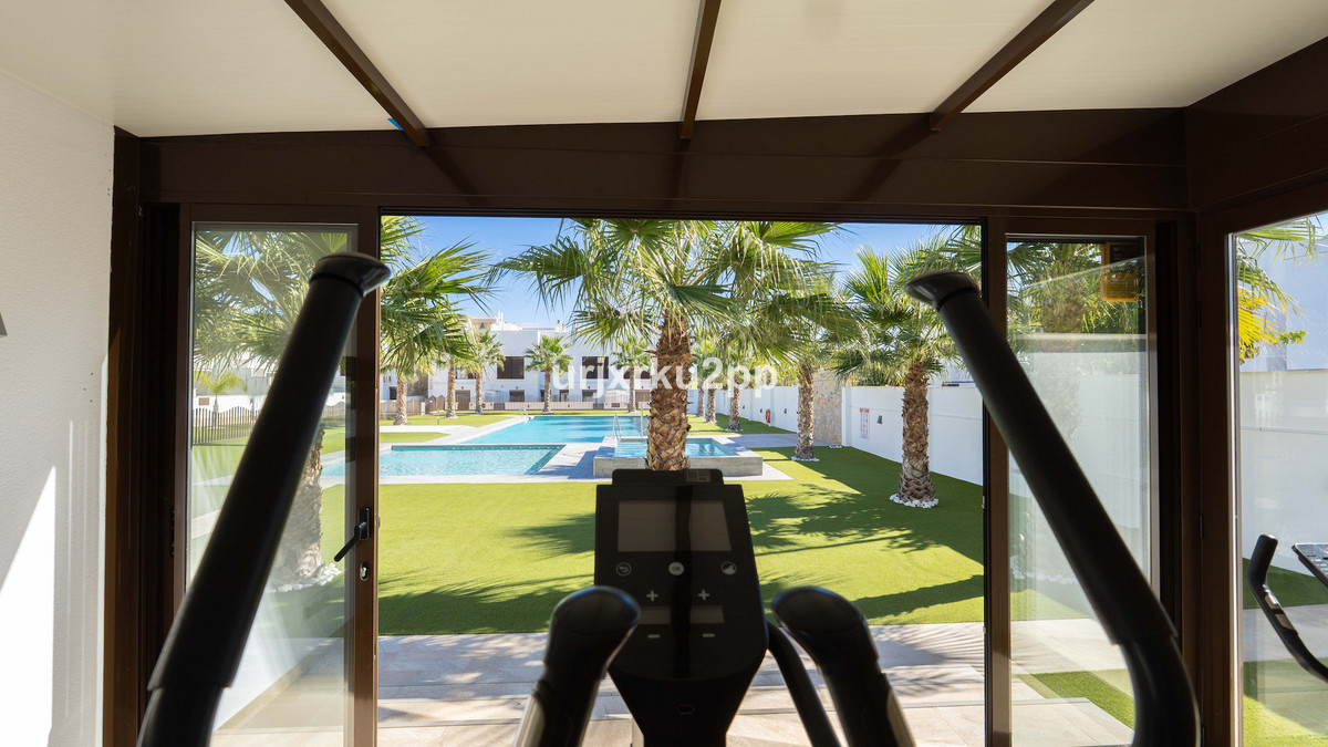 For sale - 3 Bedroom 2 Bathroom Apartment - Top Floor Apartment in Pilar de la Horadada - Torre de la Horadada  - Alicante