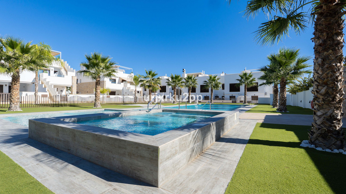 For sale - 3 Bedroom 2 Bathroom Apartment - Top Floor Apartment in Pilar de la Horadada - Torre de la Horadada  - Alicante