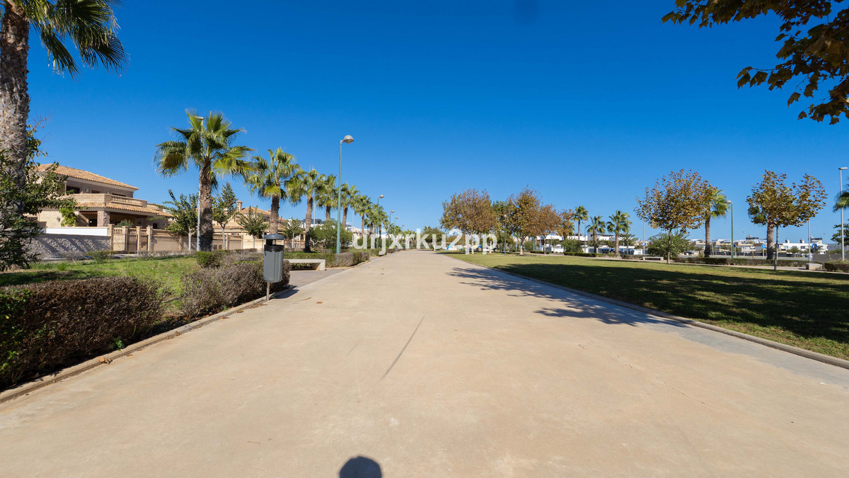 For sale - 3 Bedroom 2 Bathroom Apartment - Top Floor Apartment in Pilar de la Horadada - Torre de la Horadada  - Alicante