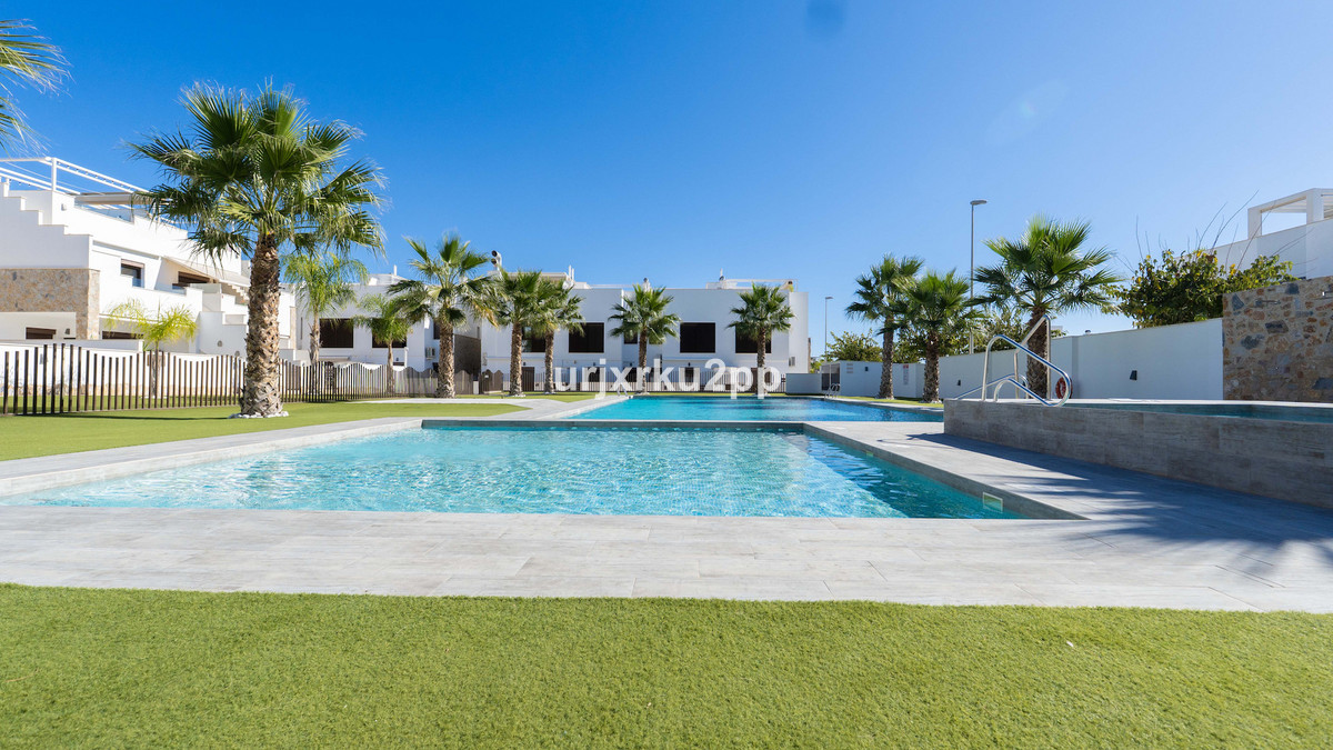 For sale - 3 Bedroom 2 Bathroom Apartment - Top Floor Apartment in Pilar de la Horadada - Torre de la Horadada  - Alicante