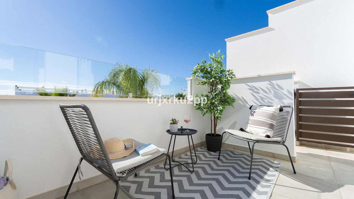 For sale - 3 Bedroom 2 Bathroom Apartment - Top Floor Apartment in Pilar de la Horadada - Torre de la Horadada  - Alicante