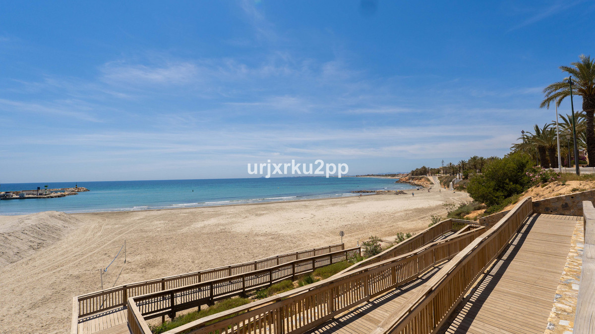 For sale - 3 Bedroom 2 Bathroom Apartment - Top Floor Apartment in Pilar de la Horadada - Torre de la Horadada  - Alicante