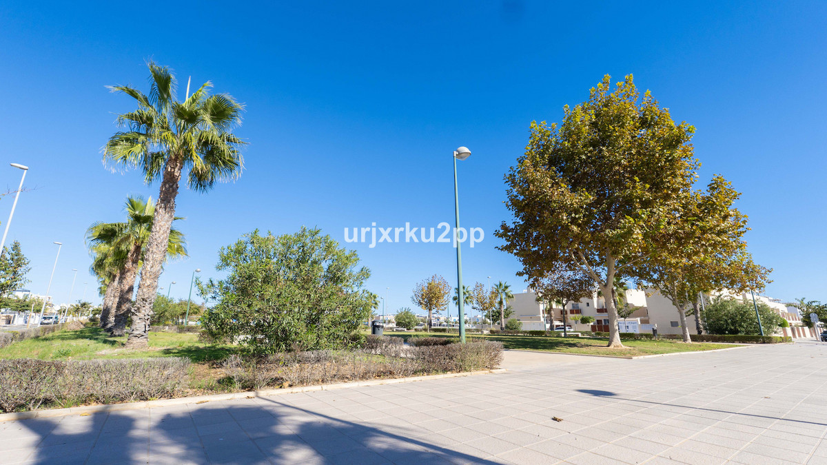 For sale - 3 Bedroom 2 Bathroom Apartment - Top Floor Apartment in Pilar de la Horadada - Torre de la Horadada  - Alicante