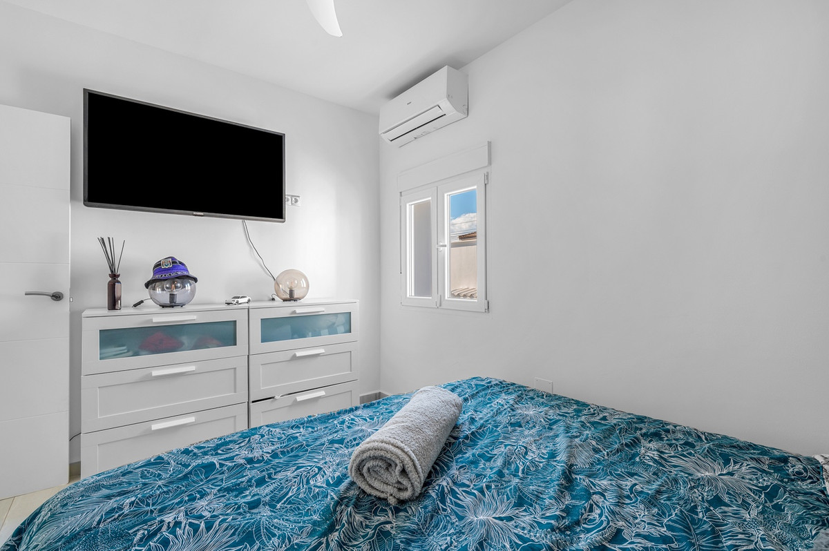 For sale - 5 Bedroom 3 Bathroom House - Detached Villa in Rojales - Ciudad Quesada  - Alicante