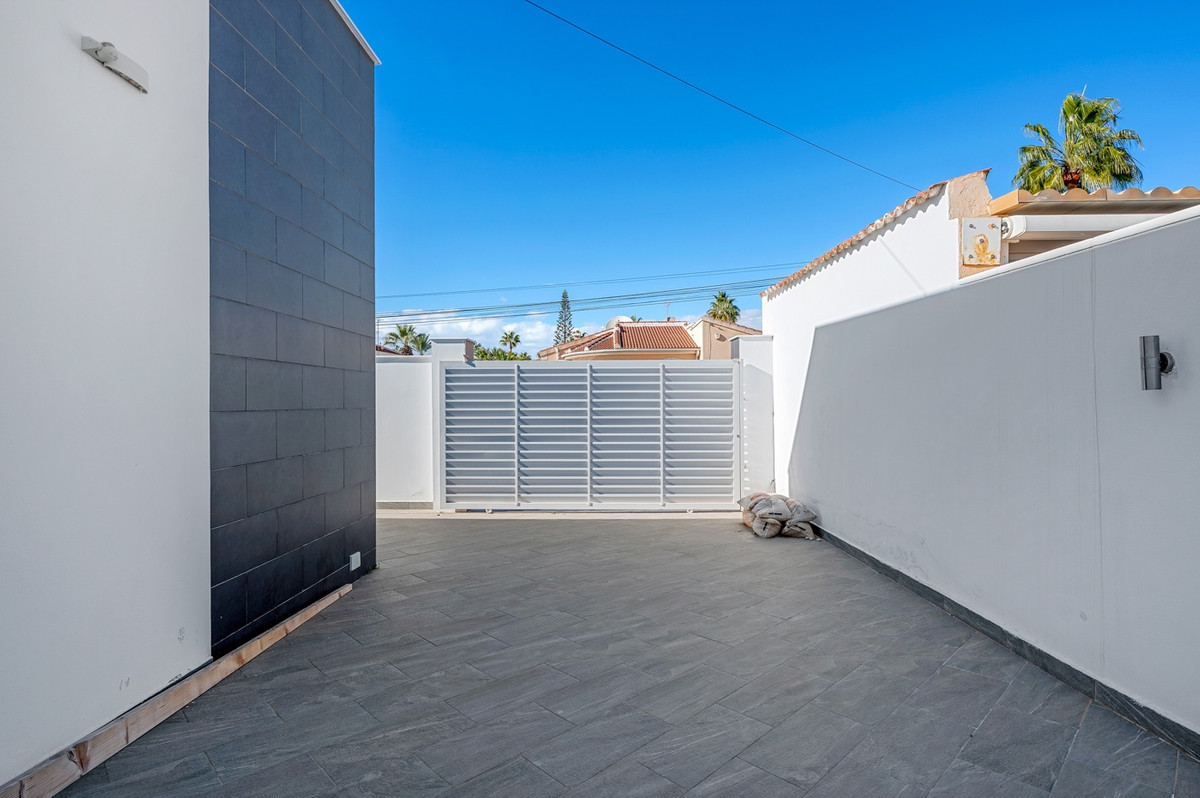 For sale - 5 Bedroom 3 Bathroom House - Detached Villa in Rojales - Ciudad Quesada  - Alicante