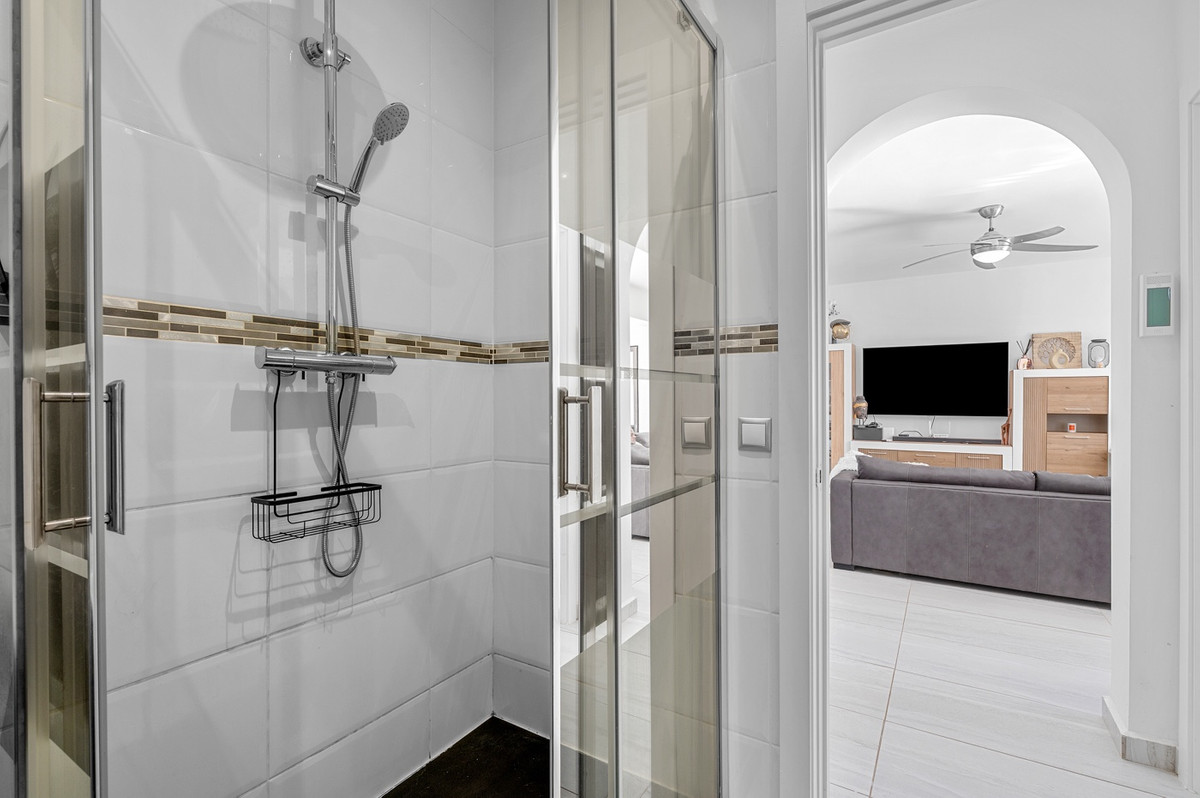 For sale - 5 Bedroom 3 Bathroom House - Detached Villa in Rojales - Ciudad Quesada  - Alicante