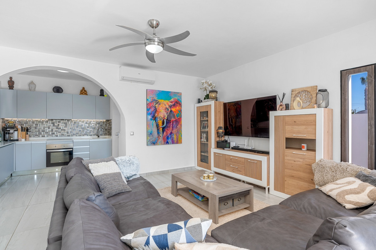 For sale - 5 Bedroom 3 Bathroom House - Detached Villa in Rojales - Ciudad Quesada  - Alicante