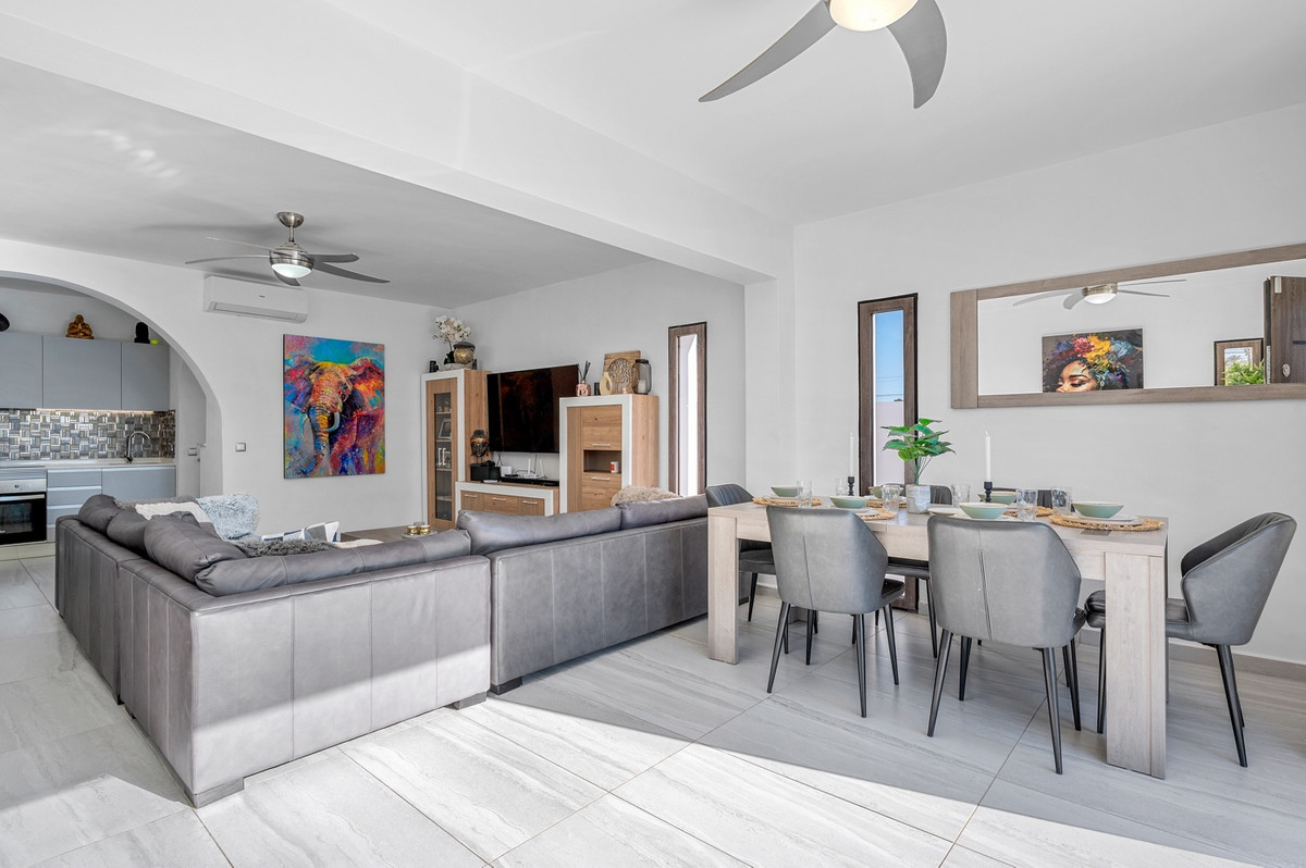 For sale - 5 Bedroom 3 Bathroom House - Detached Villa in Rojales - Ciudad Quesada  - Alicante