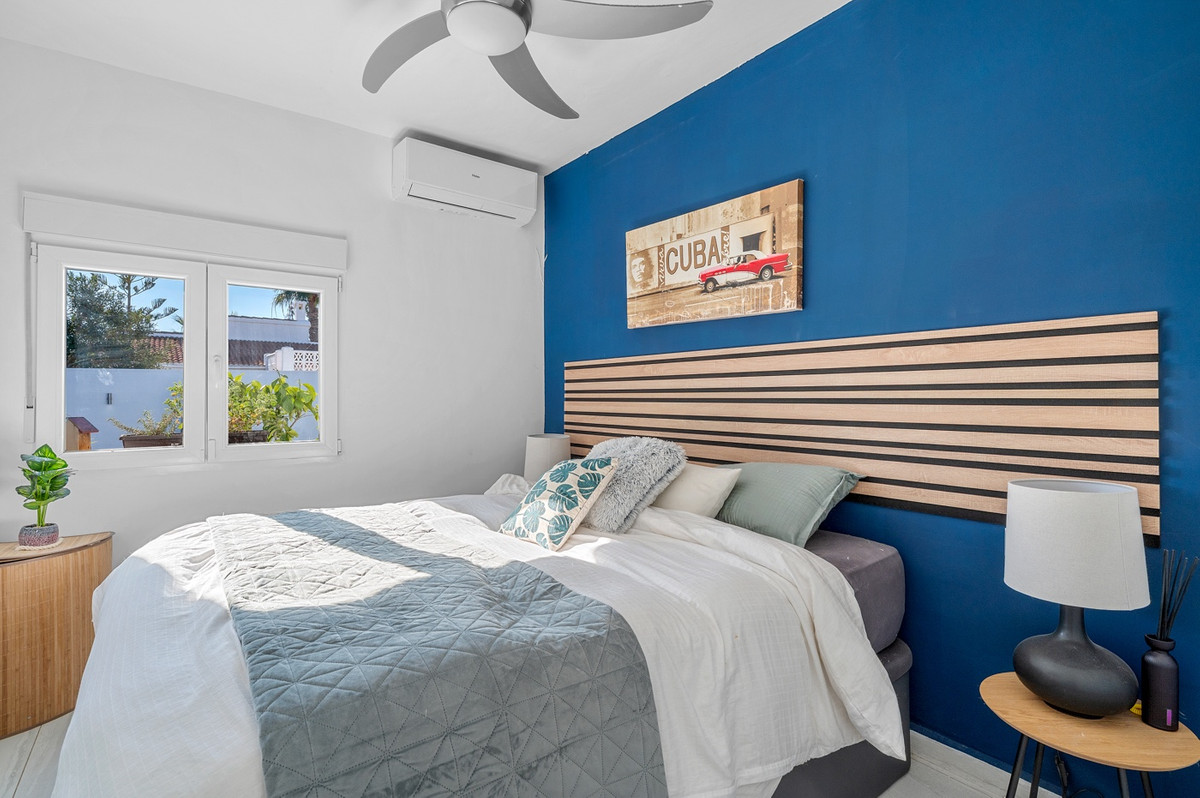 For sale - 5 Bedroom 3 Bathroom House - Detached Villa in Rojales - Ciudad Quesada  - Alicante