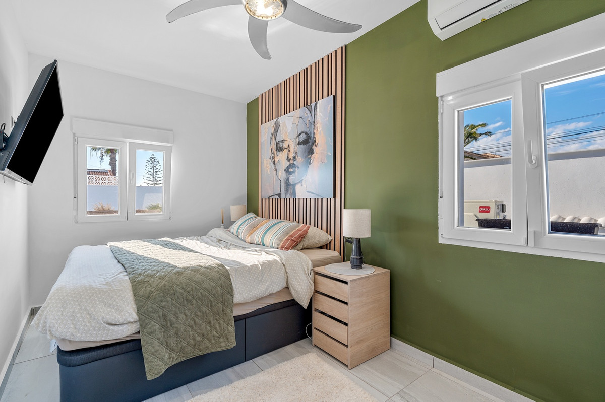 For sale - 5 Bedroom 3 Bathroom House - Detached Villa in Rojales - Ciudad Quesada  - Alicante