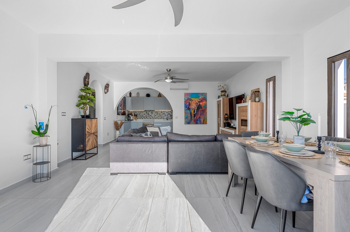 For sale - 5 Bedroom 3 Bathroom House - Detached Villa in Rojales - Ciudad Quesada  - Alicante