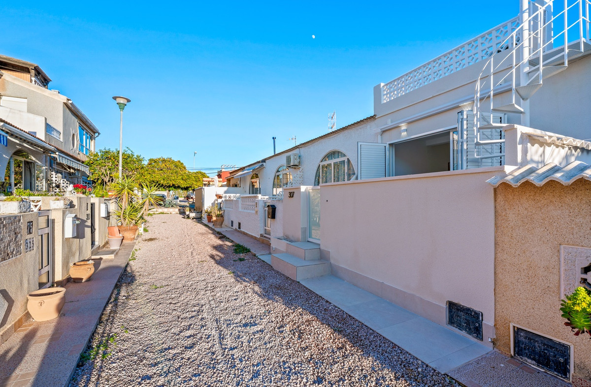 For sale - 2 Bedroom 1 Bathroom House - Townhouse in Torrevieja - El Chaparral  - Alicante