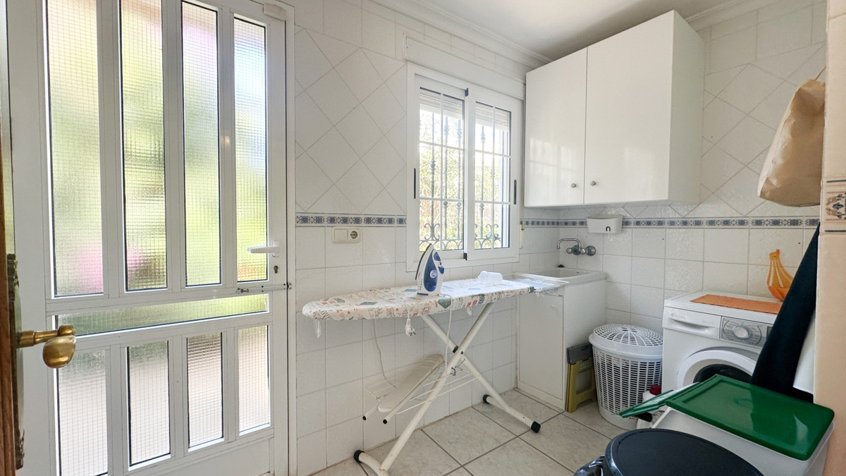 For sale - 6 Bedroom 5 Bathroom House - Detached Villa in Torrevieja - La Mata  - Alicante