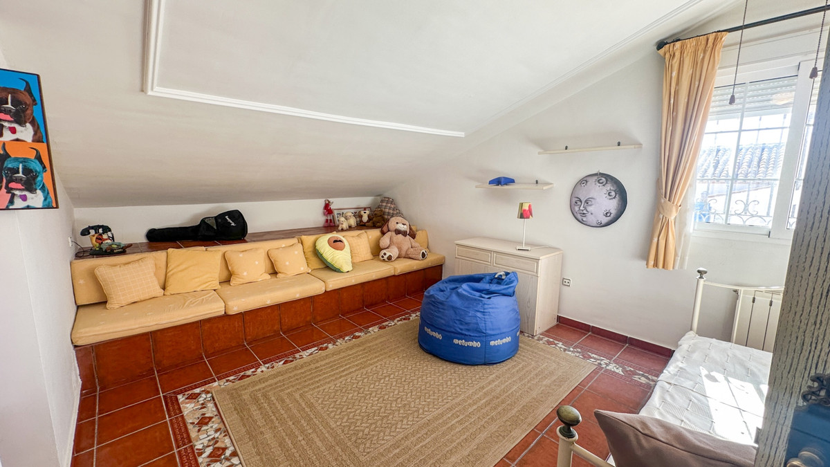 For sale - 6 Bedroom 5 Bathroom House - Detached Villa in Torrevieja - La Mata  - Alicante