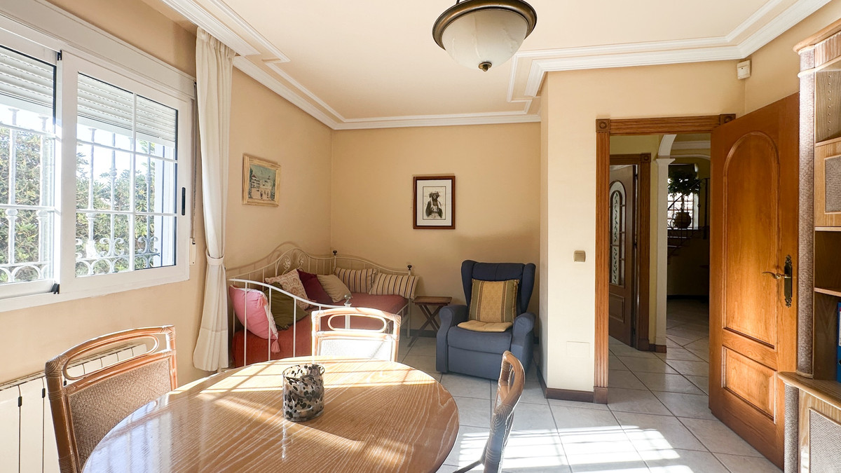 For sale - 6 Bedroom 5 Bathroom House - Detached Villa in Torrevieja - La Mata  - Alicante