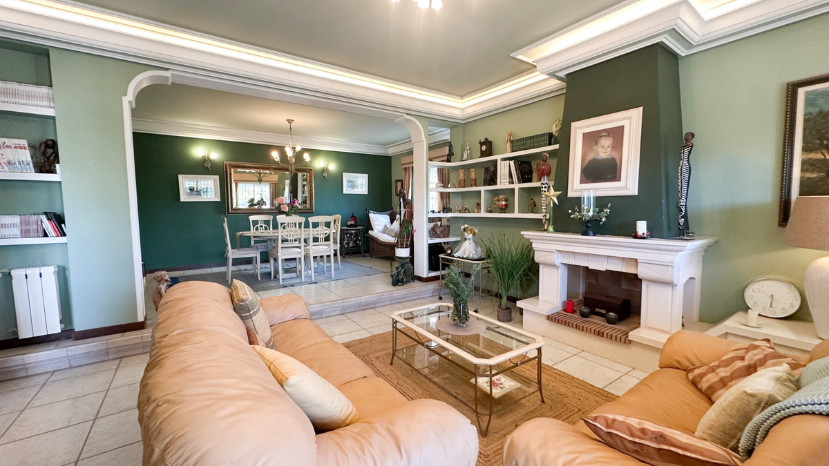 For sale - 6 Bedroom 5 Bathroom House - Detached Villa in Torrevieja - La Mata  - Alicante