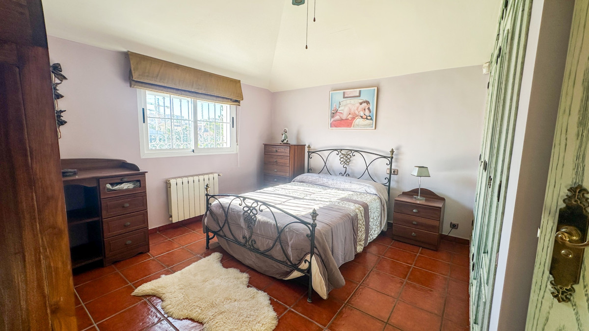 For sale - 6 Bedroom 5 Bathroom House - Detached Villa in Torrevieja - La Mata  - Alicante