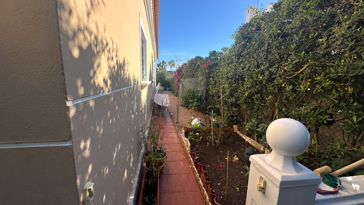 For sale - 6 Bedroom 5 Bathroom House - Detached Villa in Torrevieja - La Mata  - Alicante