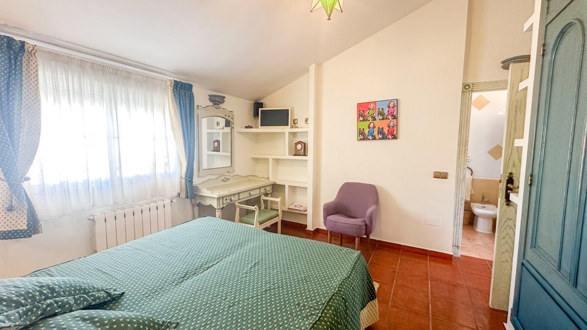 For sale - 6 Bedroom 5 Bathroom House - Detached Villa in Torrevieja - La Mata  - Alicante