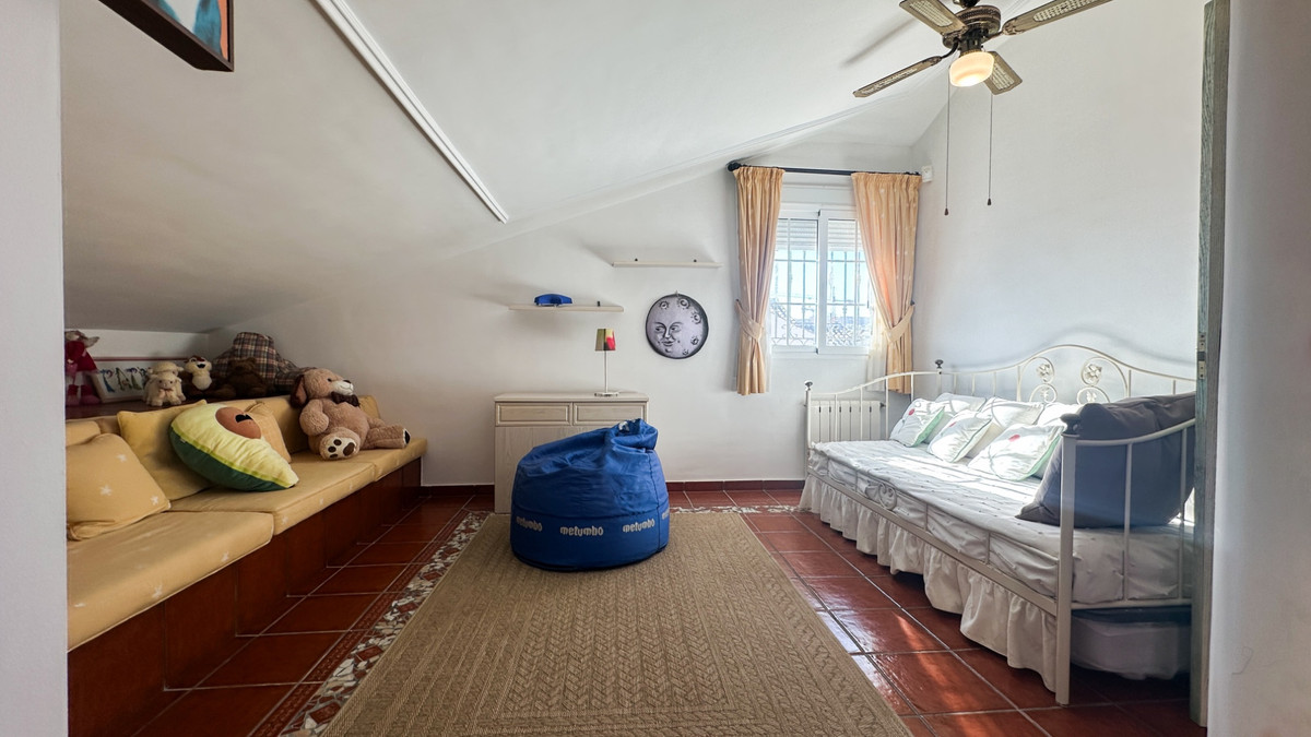 For sale - 6 Bedroom 5 Bathroom House - Detached Villa in Torrevieja - La Mata  - Alicante