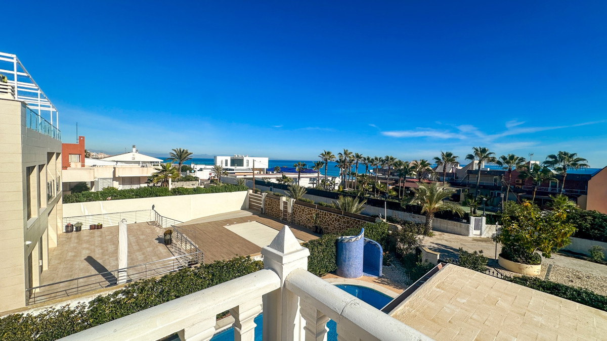 For sale - 6 Bedroom 5 Bathroom House - Detached Villa in Torrevieja - La Mata  - Alicante
