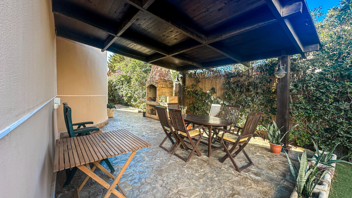 For sale - 6 Bedroom 5 Bathroom House - Detached Villa in Torrevieja - La Mata  - Alicante