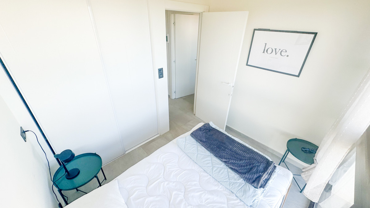 For sale - 3 Bedroom 2 Bathroom Apartment - Top Floor Apartment in Torrevieja - Torrevieja Centro  - Alicante