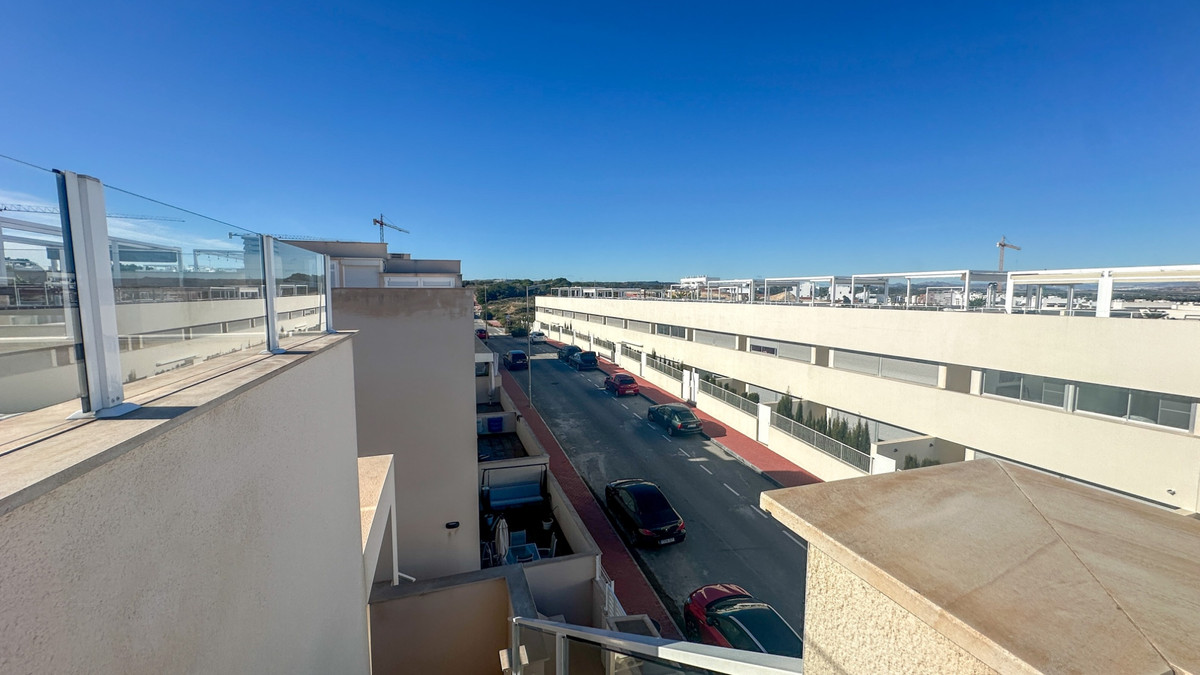 For sale - 3 Bedroom 2 Bathroom Apartment - Top Floor Apartment in Torrevieja - Torrevieja Centro  - Alicante