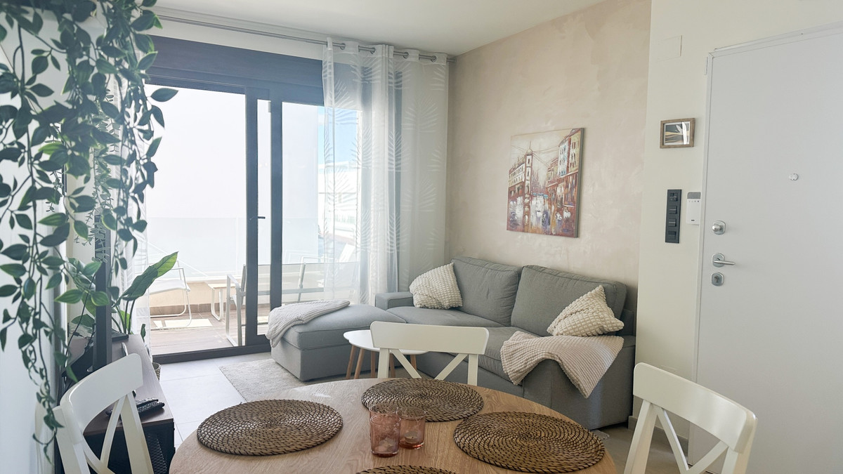 For sale - 3 Bedroom 2 Bathroom Apartment - Top Floor Apartment in Torrevieja - Torrevieja Centro  - Alicante