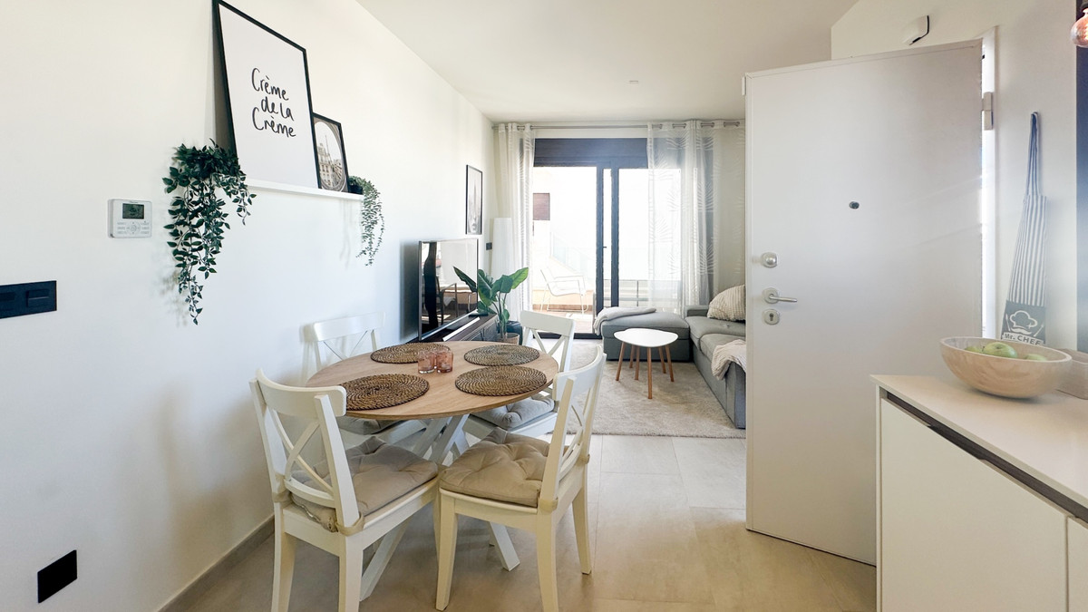 For sale - 3 Bedroom 2 Bathroom Apartment - Top Floor Apartment in Torrevieja - Torrevieja Centro  - Alicante