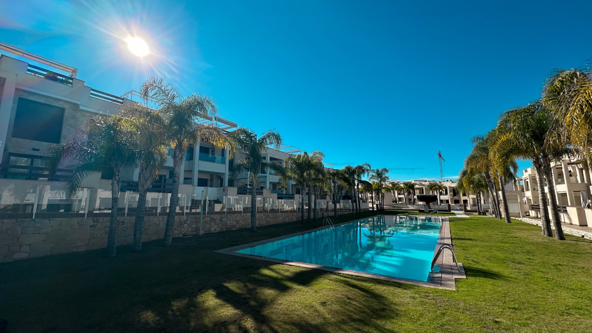 For sale - 3 Bedroom 2 Bathroom Apartment - Top Floor Apartment in Torrevieja - Torrevieja Centro  - Alicante