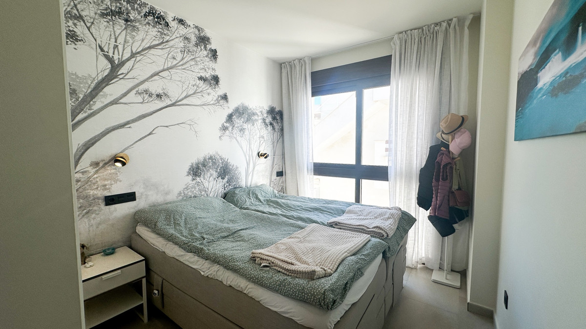 For sale - 3 Bedroom 2 Bathroom Apartment - Top Floor Apartment in Torrevieja - Torrevieja Centro  - Alicante