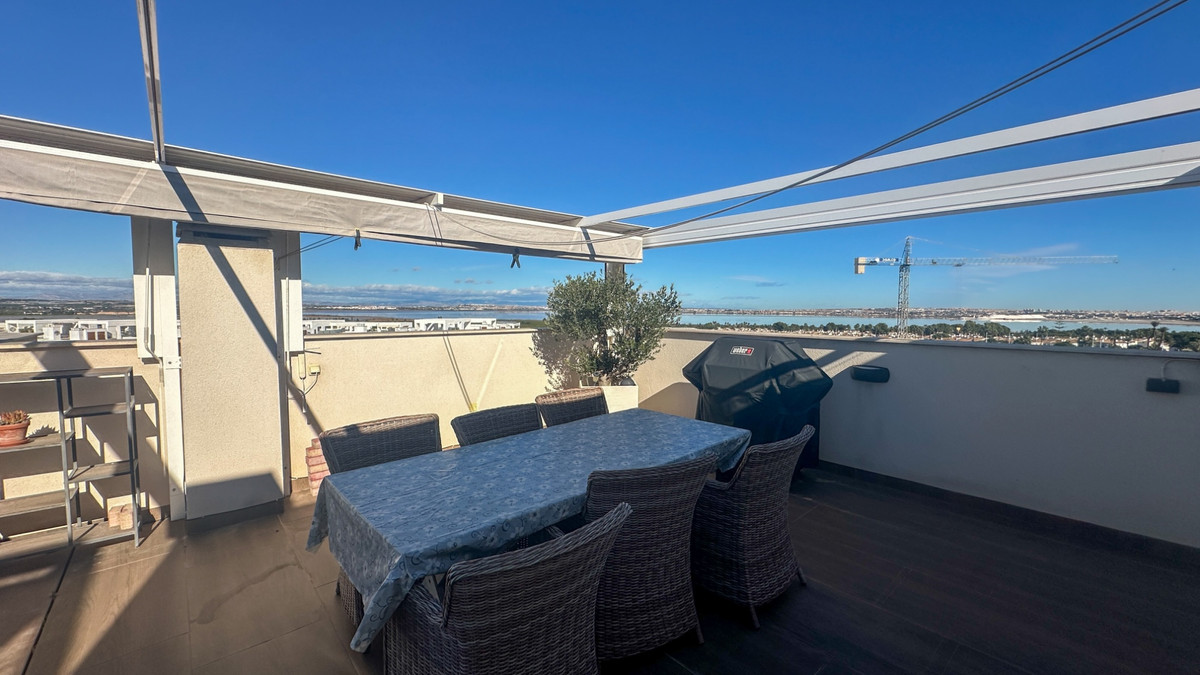 For sale - 3 Bedroom 2 Bathroom Apartment - Top Floor Apartment in Torrevieja - Torrevieja Centro  - Alicante