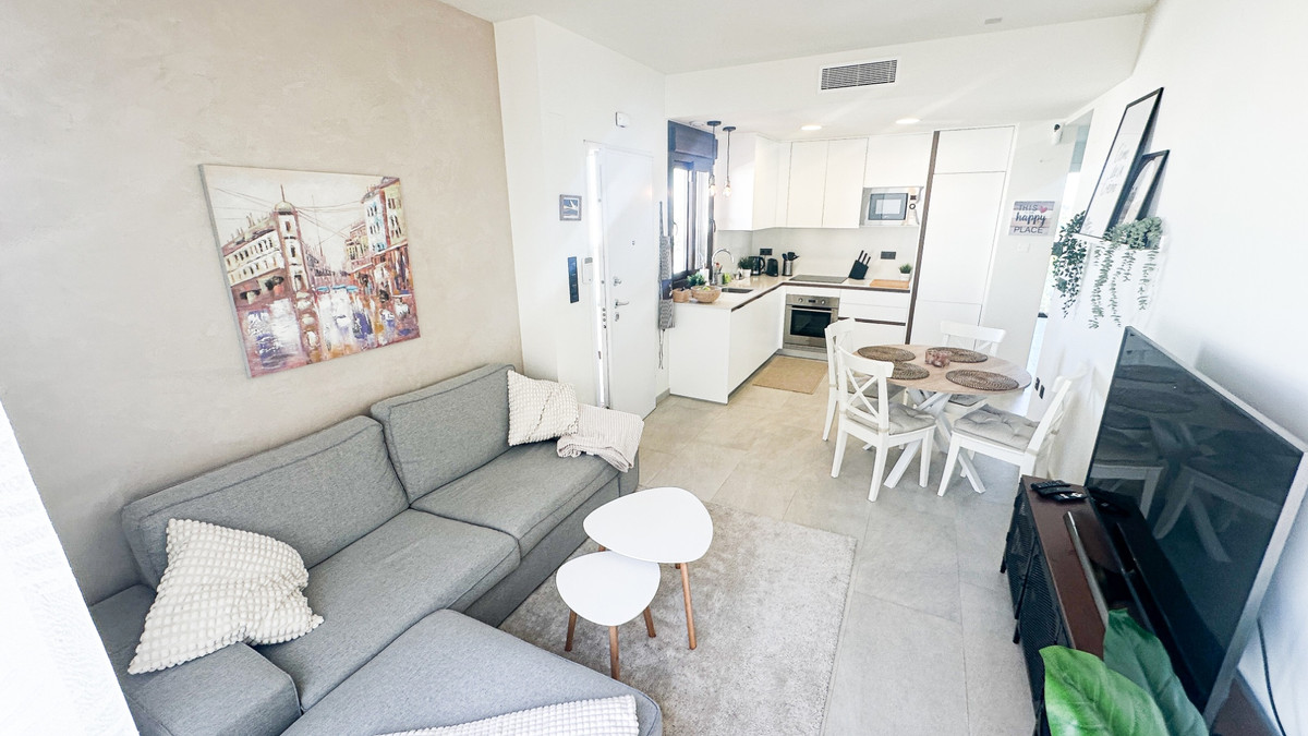 For sale - 3 Bedroom 2 Bathroom Apartment - Top Floor Apartment in Torrevieja - Torrevieja Centro  - Alicante