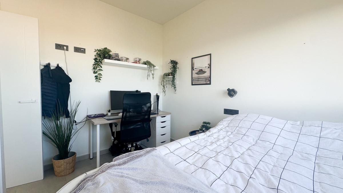 For sale - 3 Bedroom 2 Bathroom Apartment - Top Floor Apartment in Torrevieja - Torrevieja Centro  - Alicante