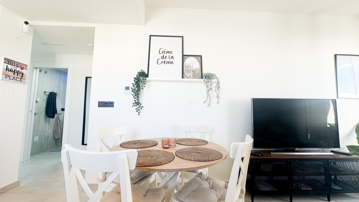 For sale - 3 Bedroom 2 Bathroom Apartment - Top Floor Apartment in Torrevieja - Torrevieja Centro  - Alicante