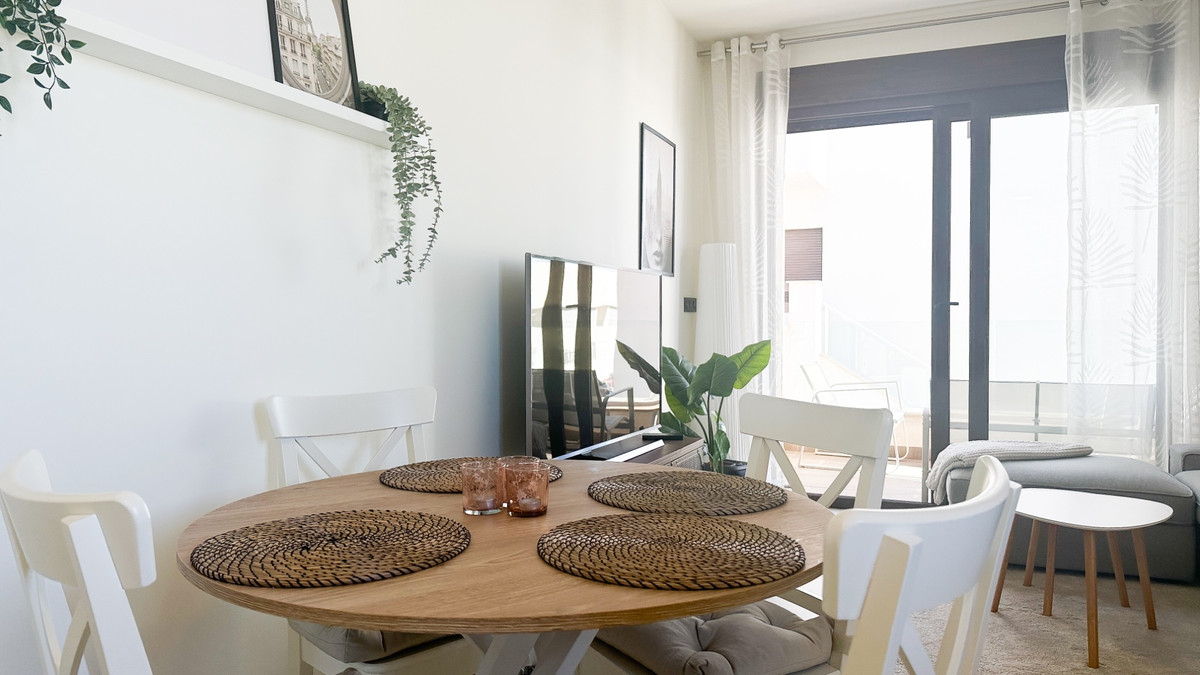 For sale - 3 Bedroom 2 Bathroom Apartment - Top Floor Apartment in Torrevieja - Torrevieja Centro  - Alicante