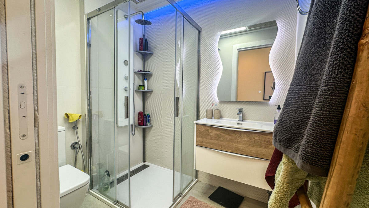 For sale - 3 Bedroom 2 Bathroom House - Bungalow in Torrevieja - Torrevieja Centro  - Alicante