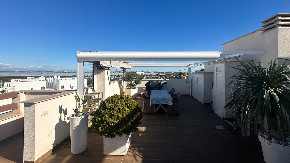 For sale - 3 Bedroom 2 Bathroom Apartment - Top Floor Apartment in Torrevieja - Torrevieja Centro  - Alicante