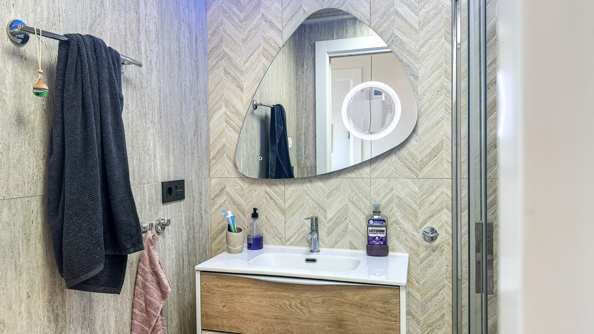 For sale - 3 Bedroom 2 Bathroom Apartment - Top Floor Apartment in Torrevieja - Torrevieja Centro  - Alicante