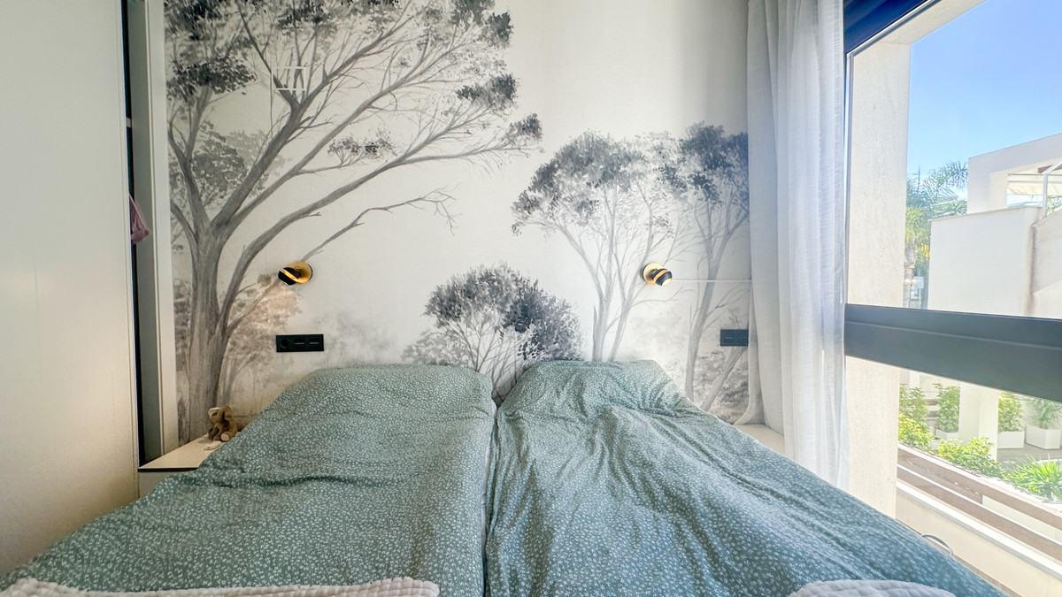 For sale - 3 Bedroom 2 Bathroom Apartment - Top Floor Apartment in Torrevieja - Torrevieja Centro  - Alicante