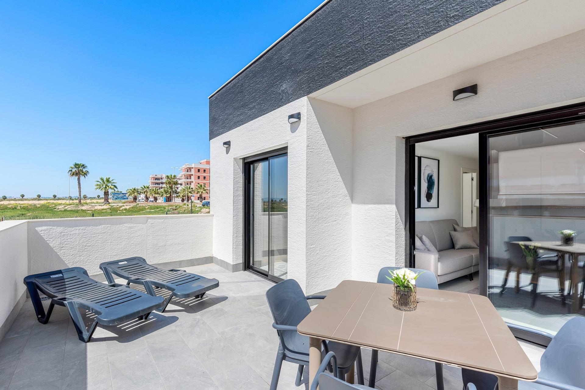 For sale - 2 Bedroom 2 Bathroom Penthouse in Guardamar del Segura - El Raso  - Alicante