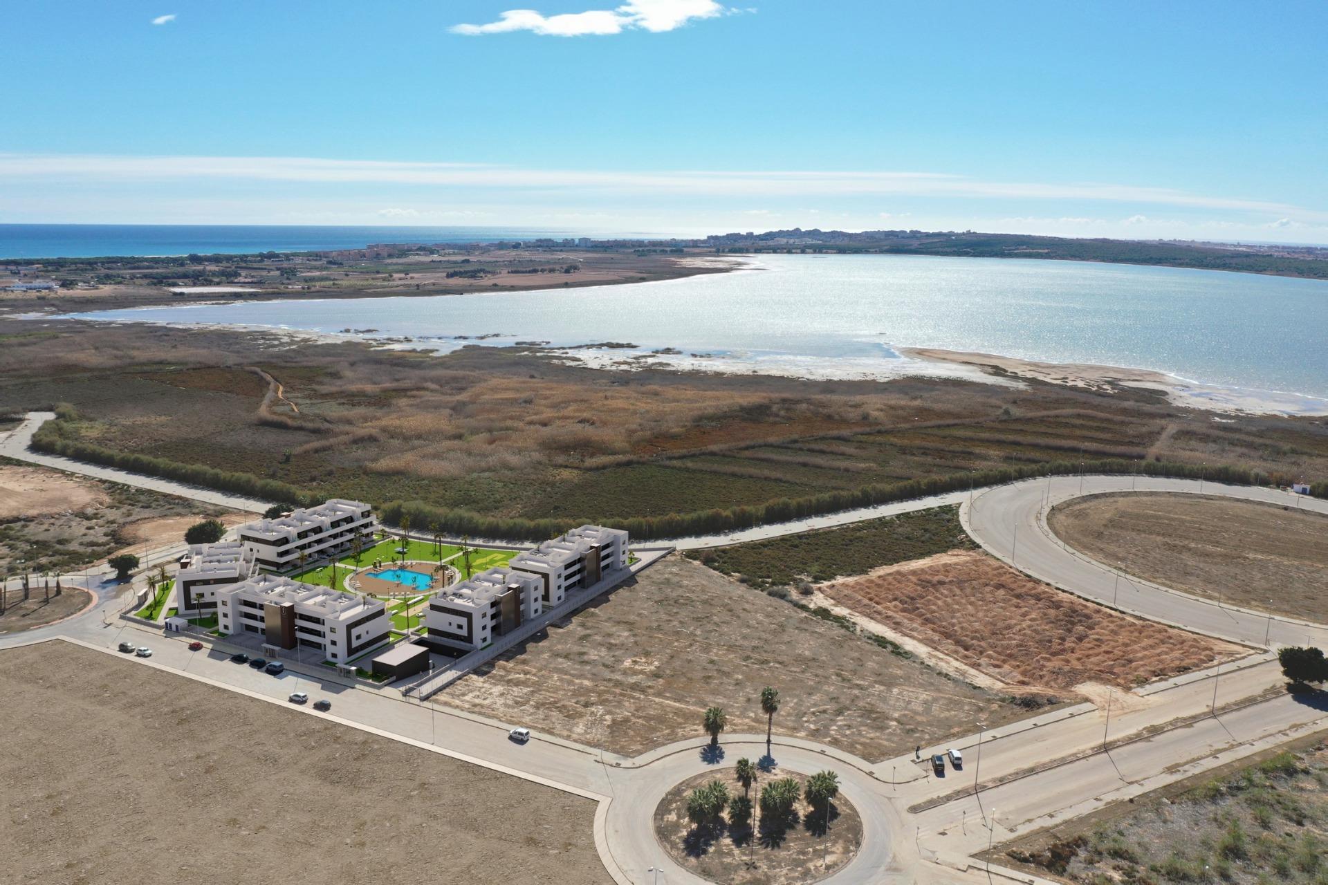 For sale - 2 Bedroom 2 Bathroom Penthouse in Guardamar del Segura - El Raso  - Alicante