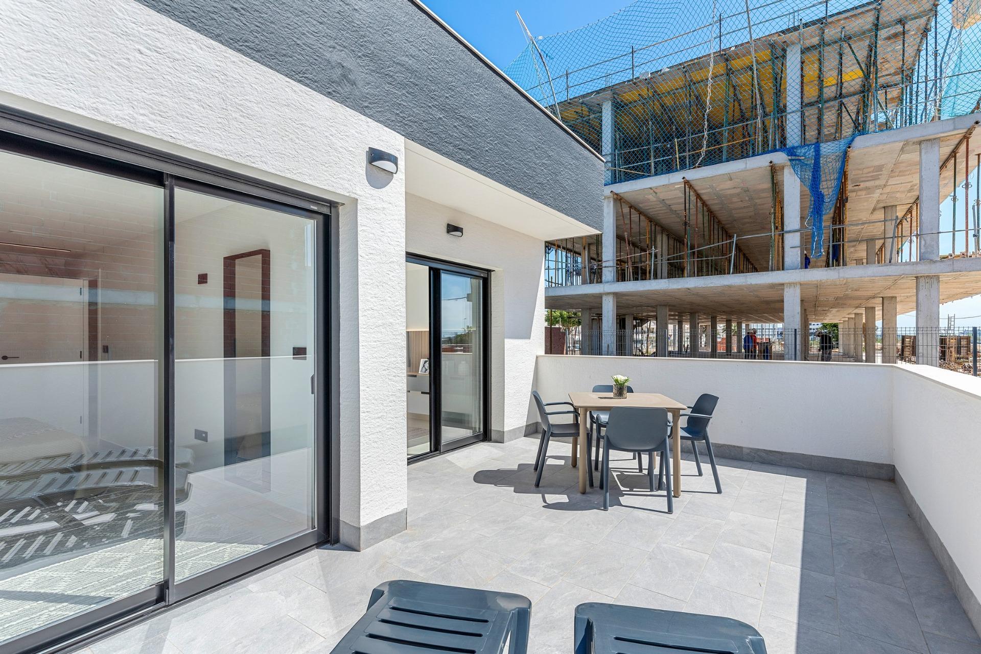 For sale - 3 Bedroom 2 Bathroom Apartment in Guardamar del Segura - El Raso  - Alicante