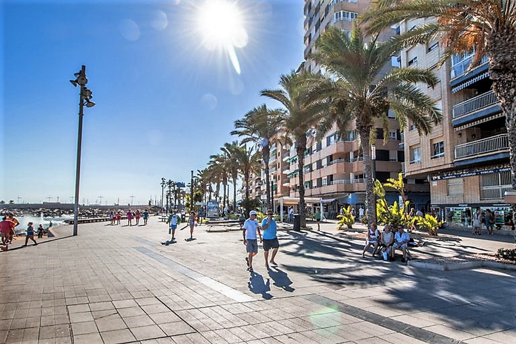 Sold - 3 Bedroom 2 Bathroom Apartment in Torrevieja - Centro  - Alicante